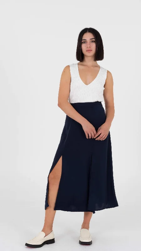 Fluid office skirt